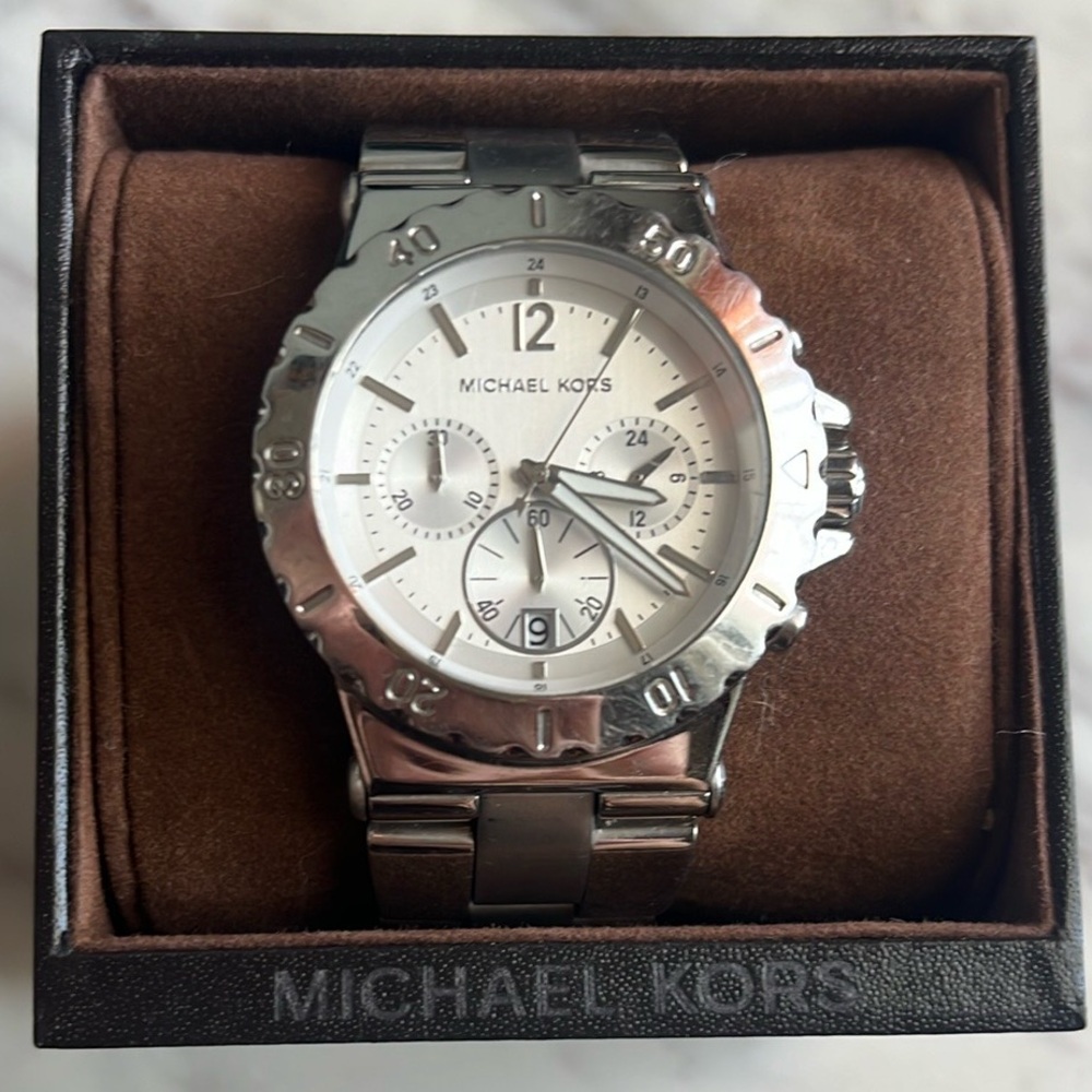Michael Kors Unisex MK5312 Silver Stainless-Steel Quartz Chronograph Watch - Picture 5 of 11